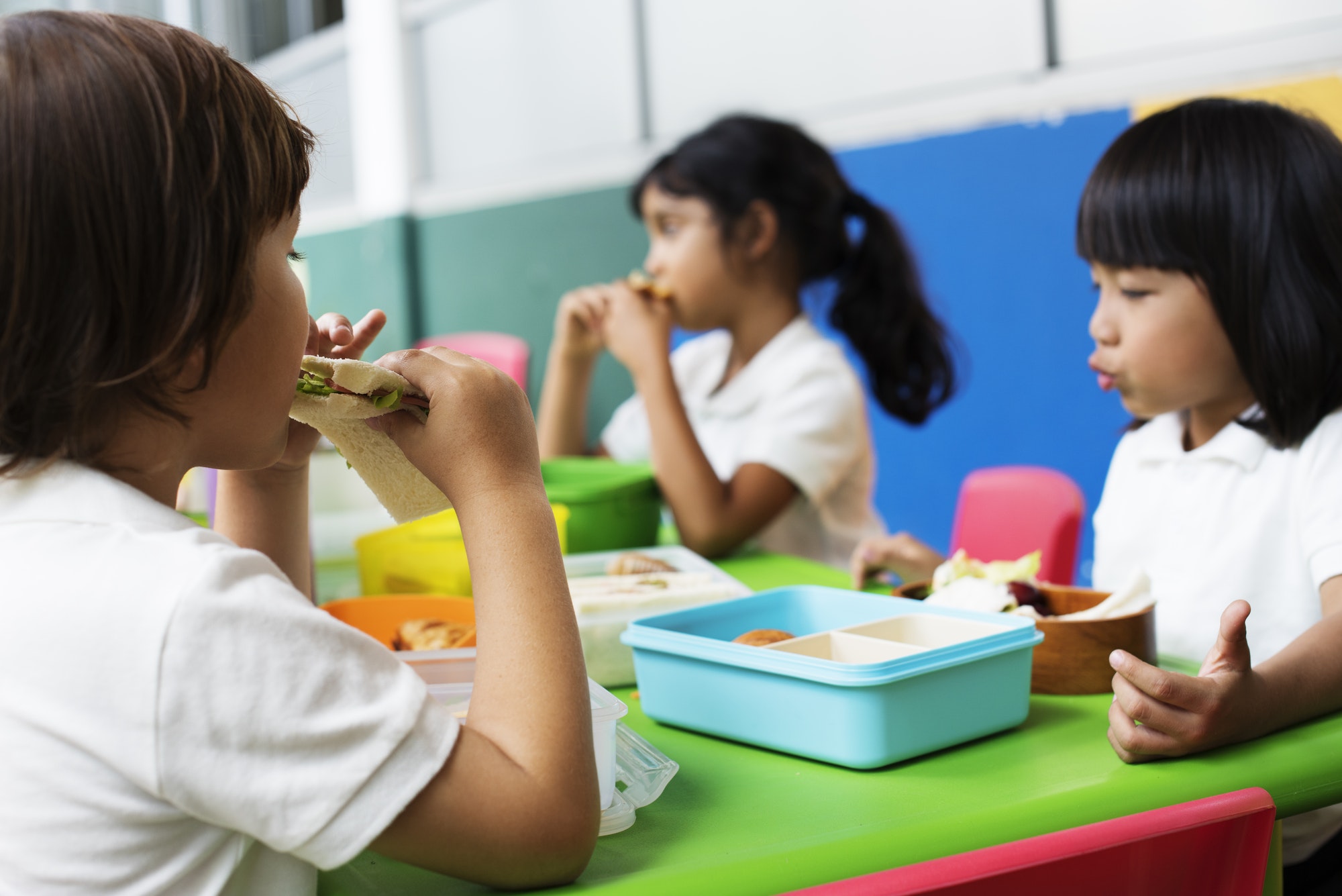 Children eating lunch together